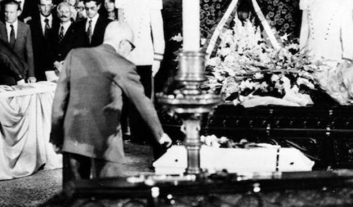 Pertini ai funerali delle vittime della strage di Bologna