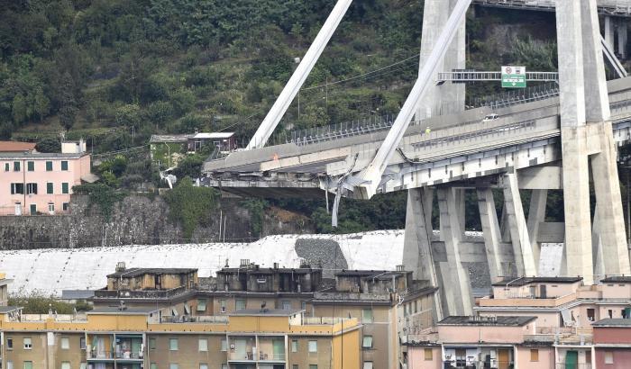 Le case sotto il Ponte Morandi