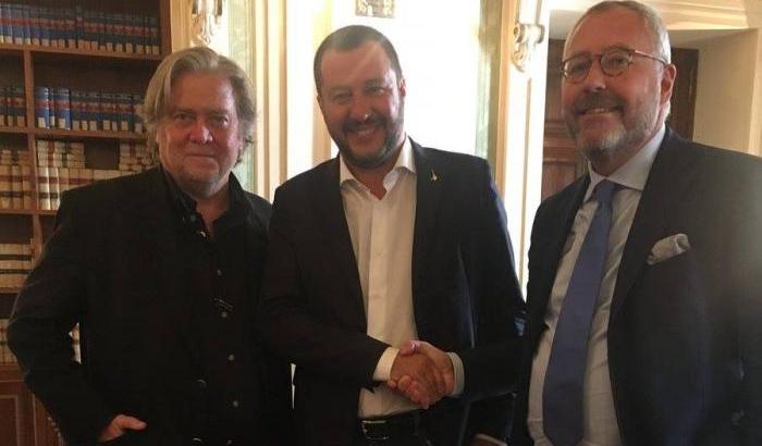 Il capo dell'internazionale nera Bannon arrestato per frode sul muro anti-migranti
