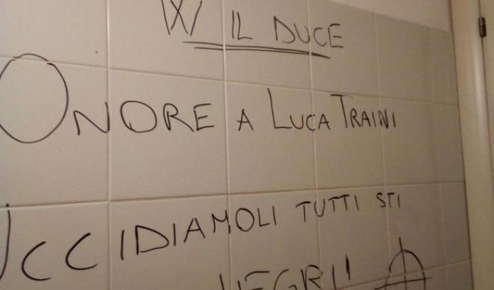 Scritte fasciste in onore di Mussolini e luca Traini