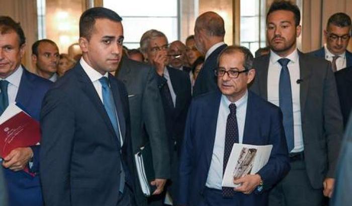 Di Maio avverte Tria: "reddito di cittadinanza nel 2019 o te ne torni a casa"
