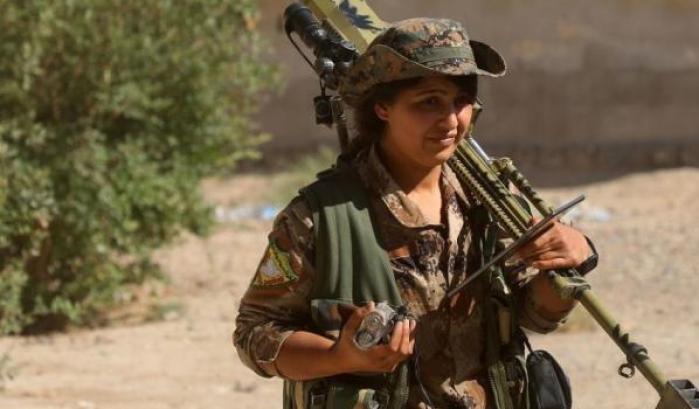 00050222-una-combattente-delle-ypg Una combattente delle Ypg
