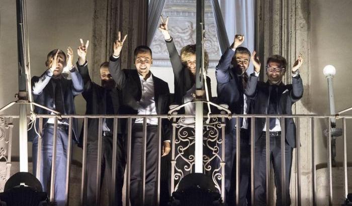 Di Maio la butta sul vittimismo: "Il partito unico vuole far cadere il governo"