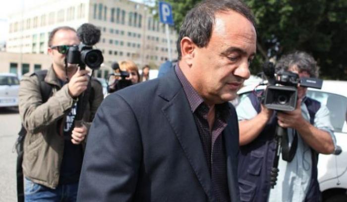 La resistenza civile di Mimmo Lucano: non mi trasferirò, vivrò in auto