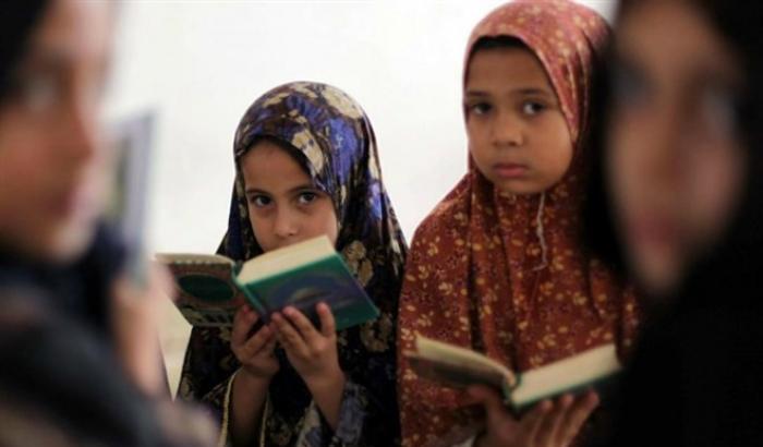 00050A2C-bambine-con-il-velo-islamico Bambine con il velo islamico