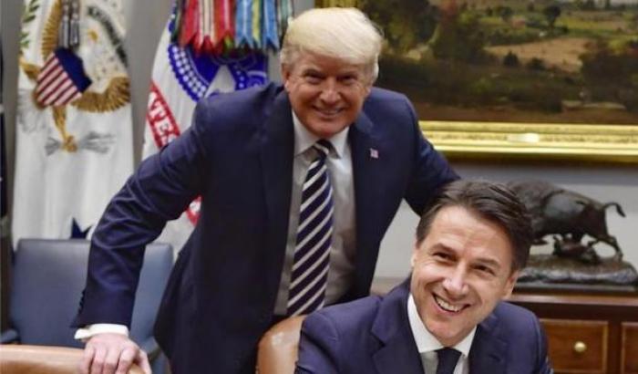 Trump si complimenta di nuovo con Conte: fa bene ad essere duro con i migranti