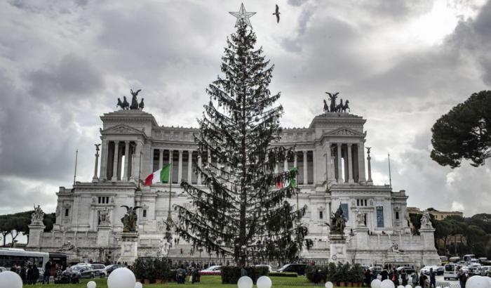 Quest'anno nessuna figuraccia, Spelacchio addio: arriva l'albero di Netflix