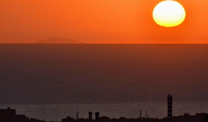 A novembre, quando all'orizzonte compare miracolosamente Pantelleria