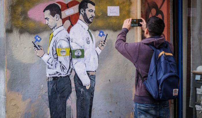 Le bizzarre teorie M5s sul tracollo in Abruzzo: "Grazie a noi la Lega vive di luce riflessa"