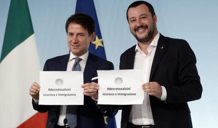 Conte legge i Tarocchi: "Il governo terrà anche dopo le europee e siamo stabili"