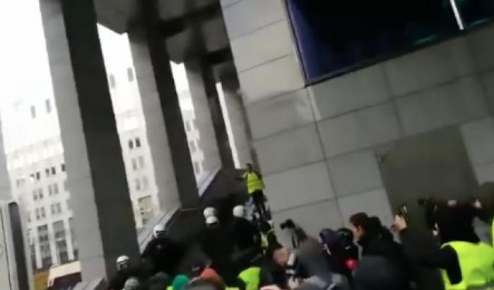 00051262-le-proteste-davanti-il-parlamento Le proteste davanti il Parlamento