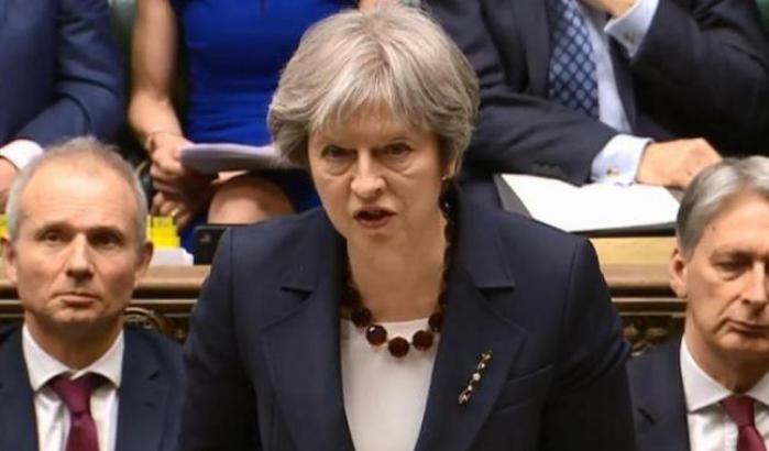 May: "Senza l'ok del Parlamento, il Regno Unito non lascerà la Ue per molti mesi"