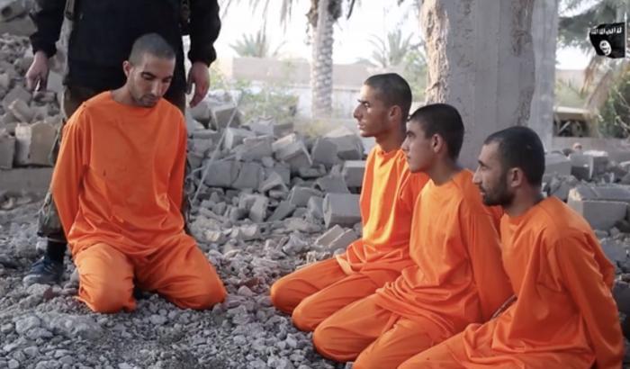 Miliziani curdo-siriani catturati dall'Isis prima di essere uccisi