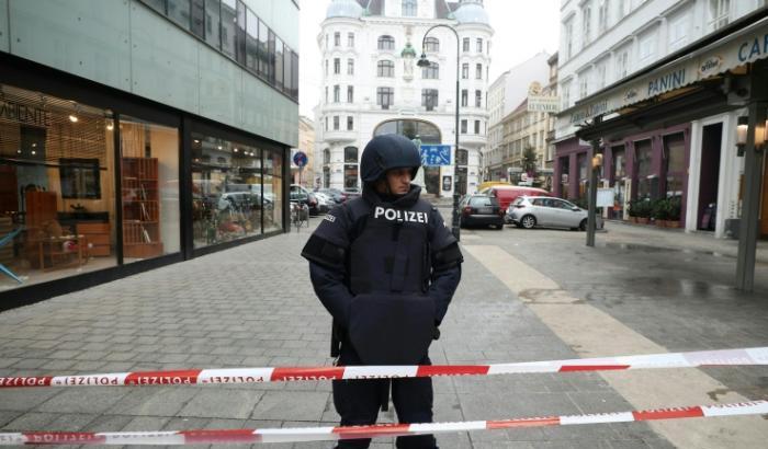 Sparatoria nel centro di Vienna, un morto: è caccia all'uomo