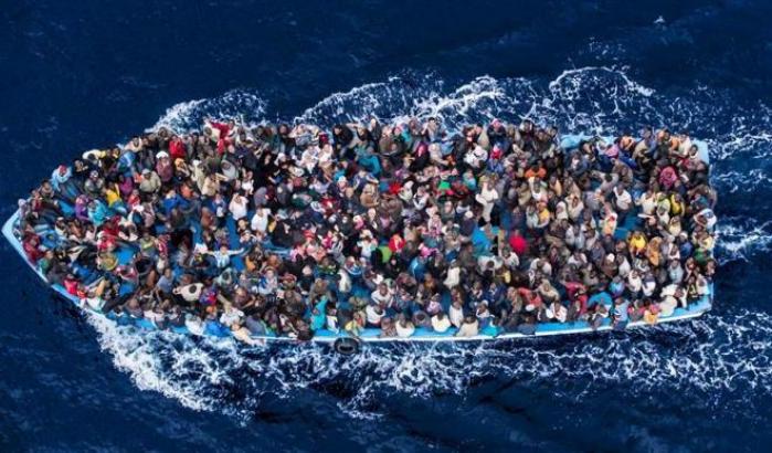 Il fotografo Sestini contro il vicesindaco di Trieste: "Ha usato le mie foto contro i migranti, chiedo i danni"