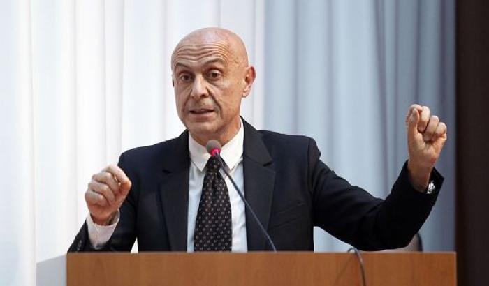 Minniti: "A Napoli un attacco eversivo di gruppi organizzati"