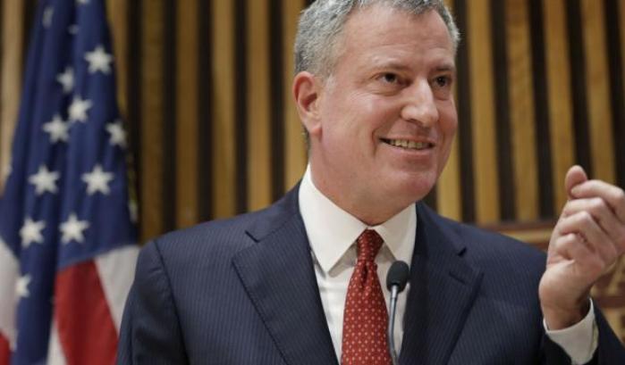 L'idea di De Blasio per incentivare i no-vax: "Cento dollari a chi si vaccina"