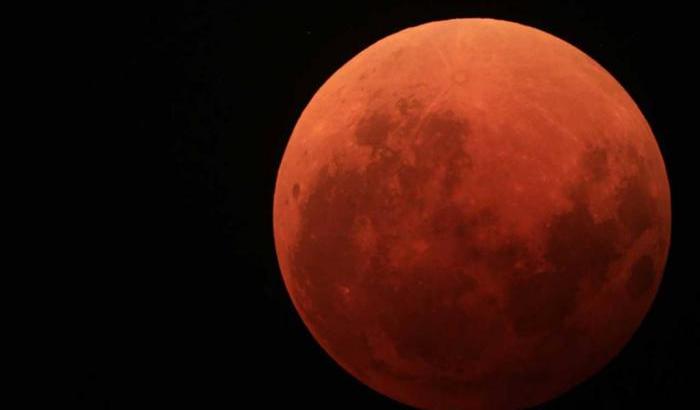 Eclissi, la foto più bella è un falso