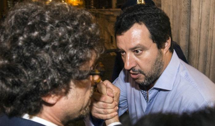 Toninelli nega l'evidenza: "Nessuno scambio tra Diciotti e il resto, mica siamo il Pd"
