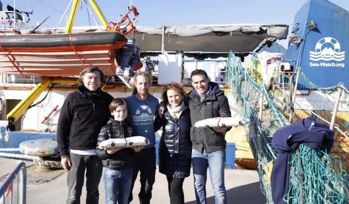 La famiglia alla Sea Watch