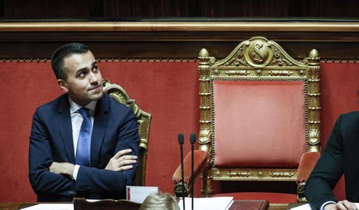 Di Maio ignorante al cubo: "Democrazia millenaria è stato un refuso"