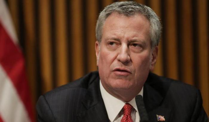 De Blasio costretto a chiudere le scuole per i troppi contagi a New York (ma riapre i ristoranti)