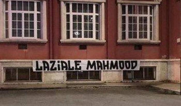 00052029-lo-striscione-su-mahmood-dei-tifosi-della-roma Lo striscione su Mahmood dei tifosi della Roma