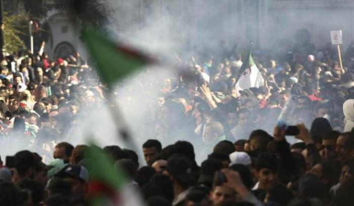 00052050-algeria-gli-studenti-di-nuovo-in-piazza-contro-il-presidente-bouteflika Algeria, gli studenti di nuovo in piazza contro il presidente Bouteflika