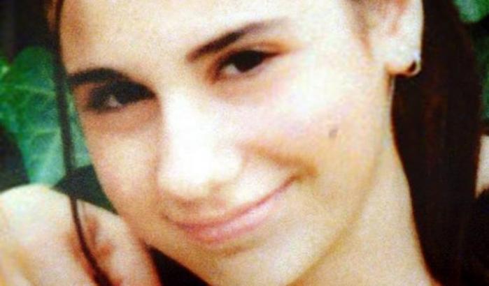 Fantoccio impiccato di fronte alla casa dei genitori di Desirée, la ragazzina uccisa nel 2002