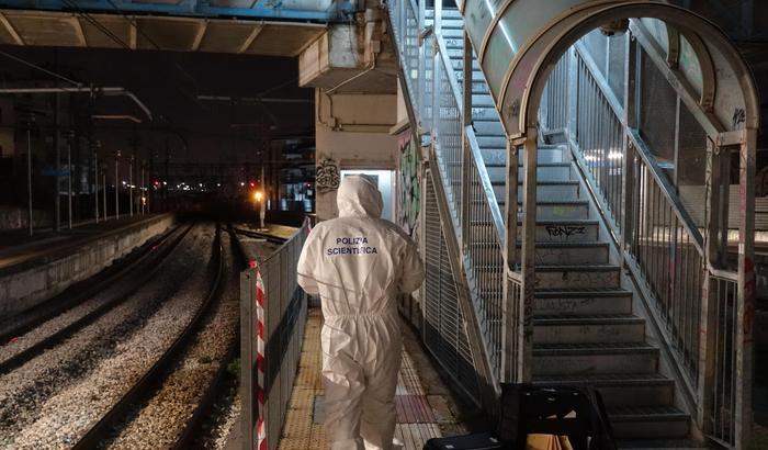 Donna violentata in ascensore stazione Circumvesuviana