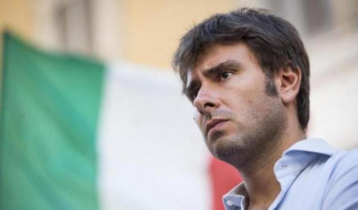 (Il leghista) Di Battista ai 5 Stelle: "Non fidatevi del Pd" e poi sfotte Conte