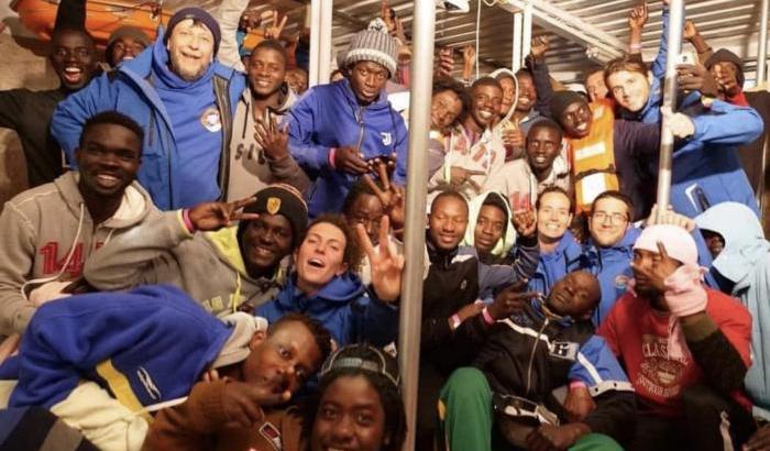 Sequestrata Nave Jonio: si indaga per favoreggiamento, Salvini vuole le manette