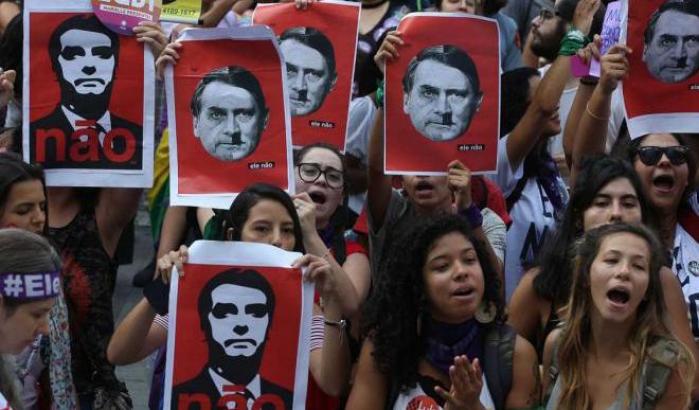 Il fascista Bolsonaro condannato da un tribunale per omofobia