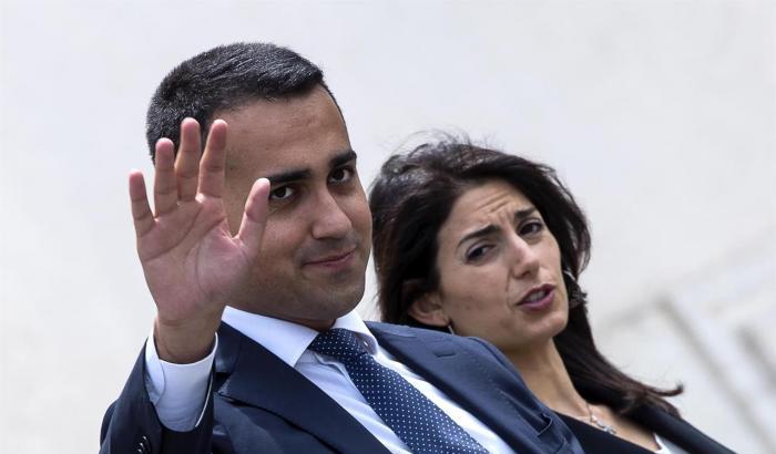 Di Maio cerca il voto xenofobo e scarica la Raggi: è polemica