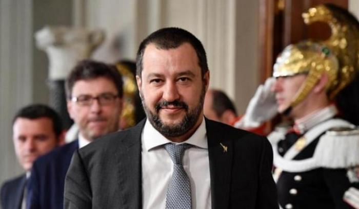 Salvini: "Non voglio far cadere il governo", ma prepara la crisi