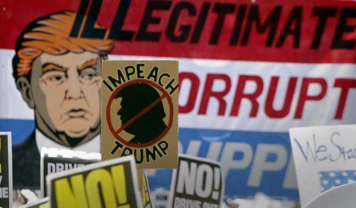 00052DC4-manifesti-per-l-impeachment-di-trump Manifesti per l'impeachment di Trump