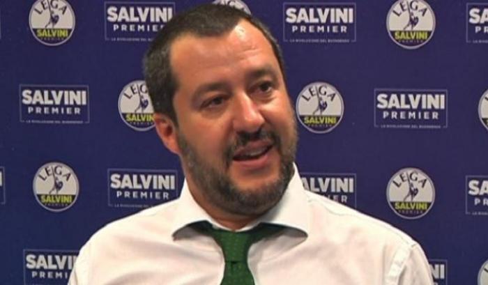 Salvini litiga sulla flat tax e lascia Palazzo Chigi per farsi una diretta Facebook