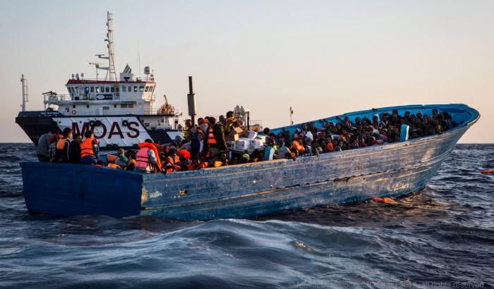 Un barcone nel Mediterraneo