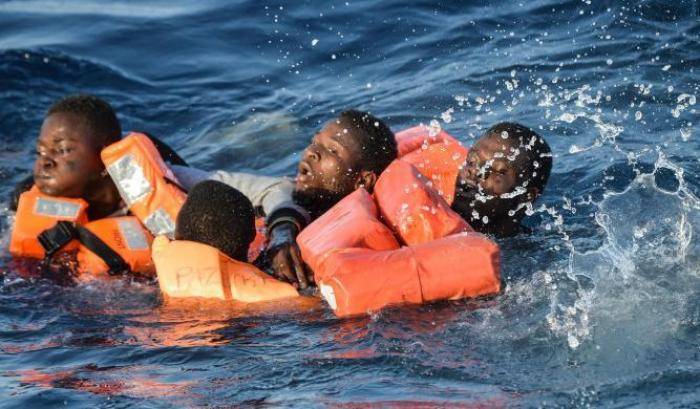 0004EDAE-migranti-immagine-d-archivio Immagine di repertorio