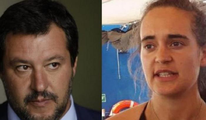Carola Rackete querela Salvini: "Sequestrate i suoi account Facebook e Twitter"