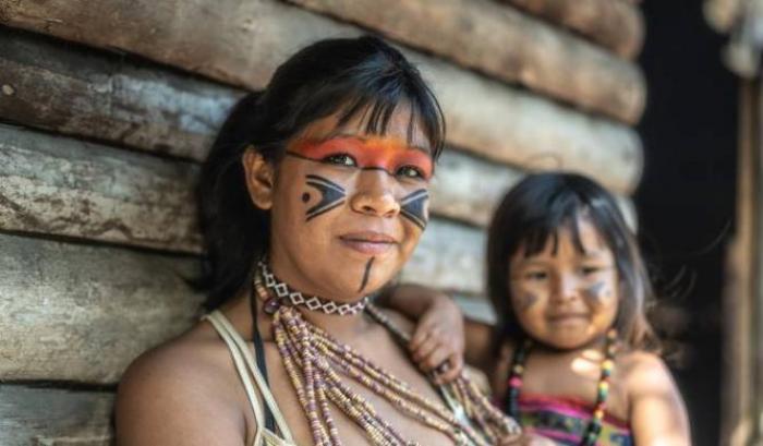 Il coraggio delle donne indigene che protestano contro Bolsonaro
