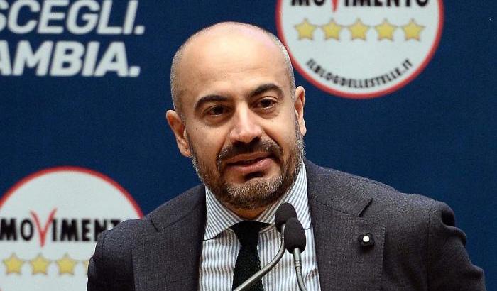 Paragone (M5s): "No al Pd: va cercato un nuovo accordo con la Lega"