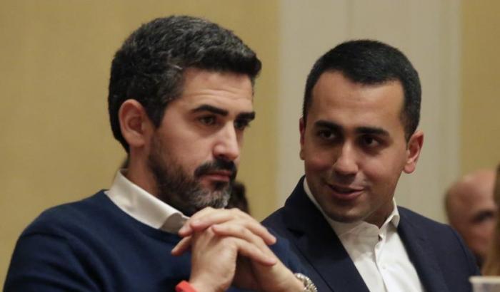 Di Maio isolato manda i pretoriani a difenderlo: "Chi lo tocca, tocca tutto il M5s"