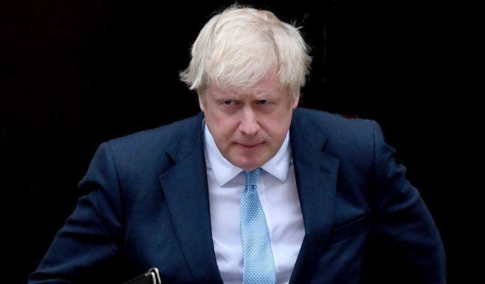 Brexit, il sovranismo di Johnson fa fuggire il conservatore Lee: niente più maggioranza