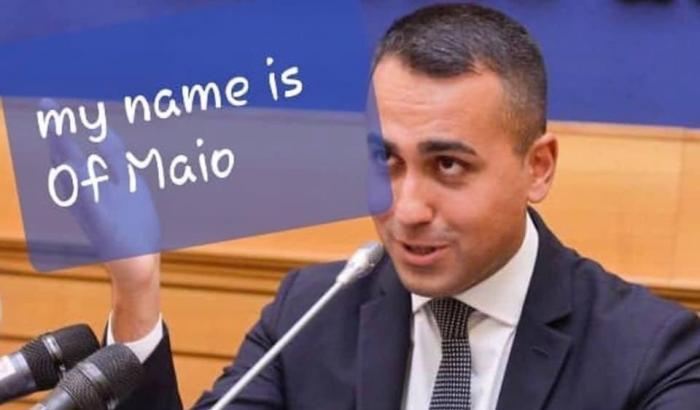 Il web ironizza su Di Maio: uno così alla Farnesina non potrebbe servire neanche un caffè