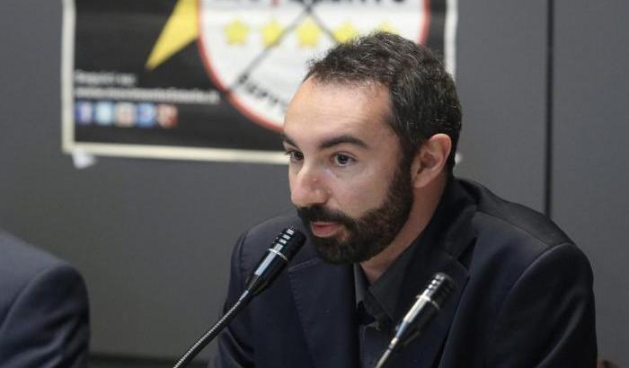 Le bufale di Barillari (ex M5s) su Eriksen: "Vaccinato, cadono come le mosche"