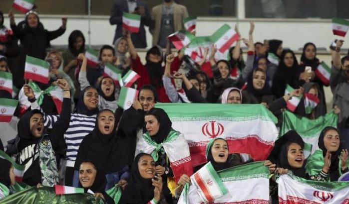00053D29-donne-iraniane-allo-stadio Donne iraniane allo stadio