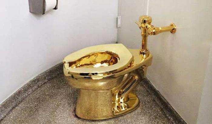 Rubato il wc d'oro di Maurizio Cattelan, vale un milione di dollari