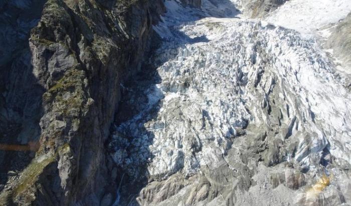 Allarme sul Monte Bianco, il ghiacciaio Plancipieux sta per crollare