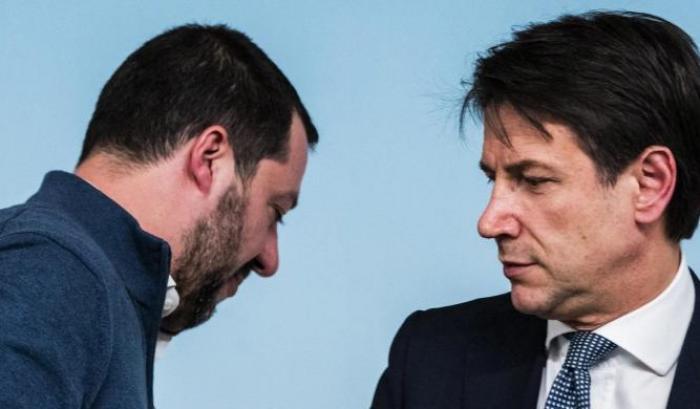 Salvini, veleno su Conte: "Com'è bello, con la pochette, il ciuffo tinto. Umanamente mi ha deluso"